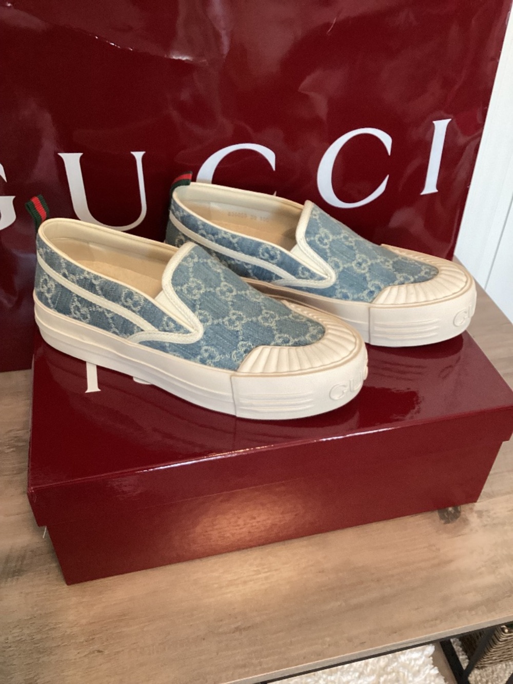 Gucci GG Denim Delave Sneakers 9M NEW